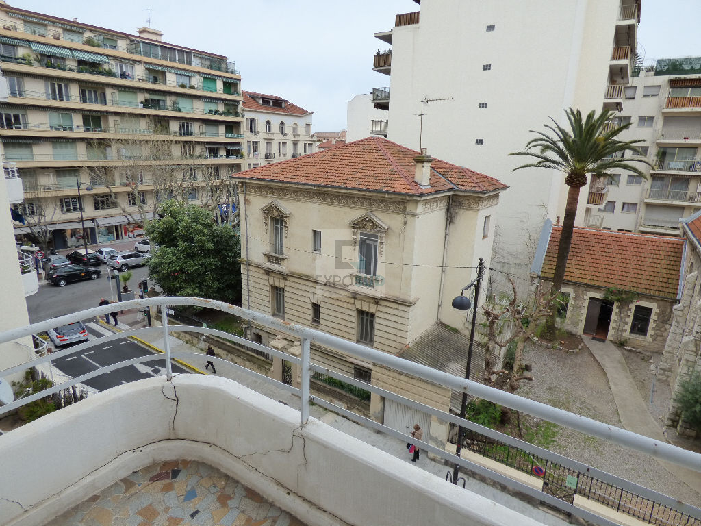 Location Appartement ANTIBES surface habitable de 57 m²