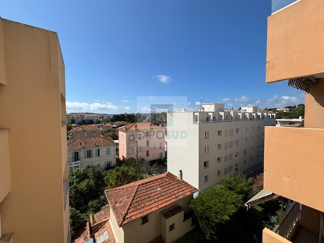 Location Appartement ANTIBES séparée cuisine