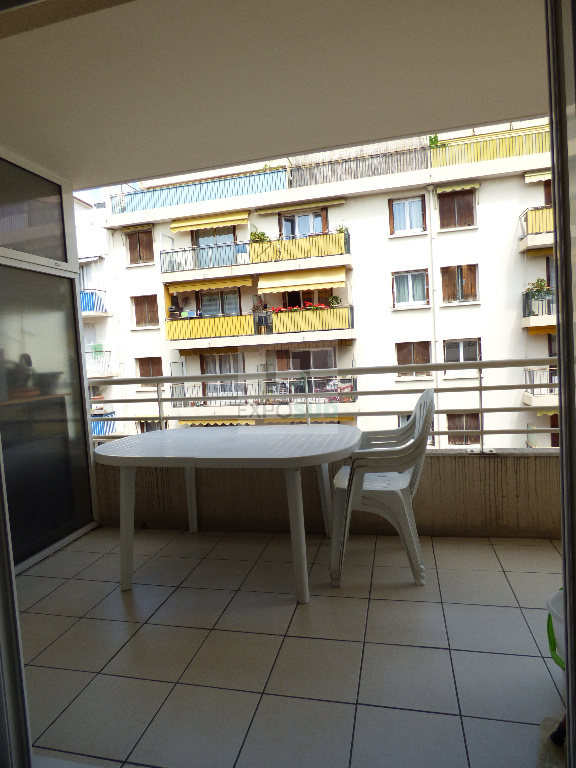 Location Appartement ANTIBES surface habitable de 27 m²